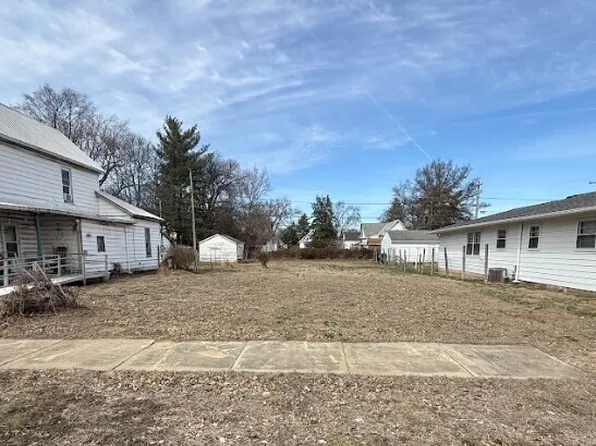 820 N 12th St, Vincennes, IN 47591