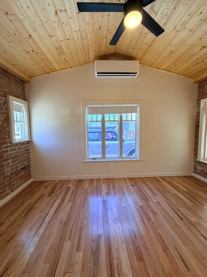 Studio, 1.0 bath, 300 sqft, $1,175 — Photo 3