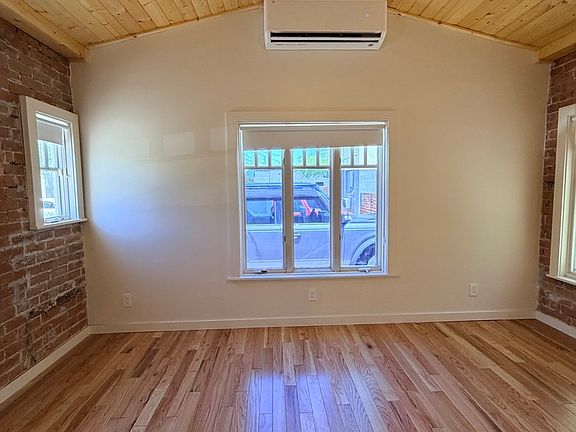 3rd image of 512 W Fillmore St #9