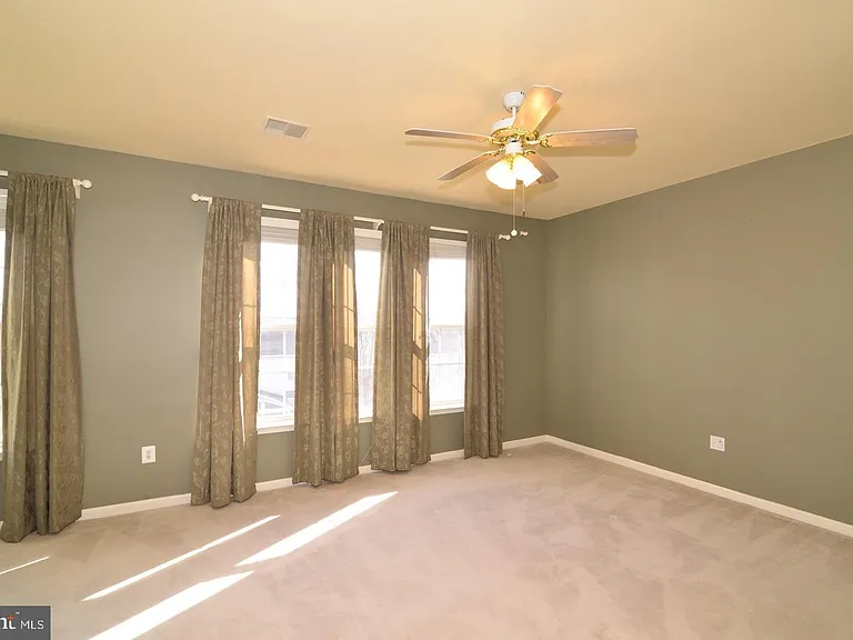 43799 Maison Blanc Sq — Photo 8