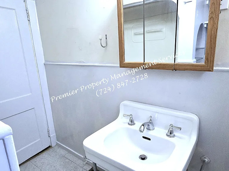 404 Center Ave — Photo 17
