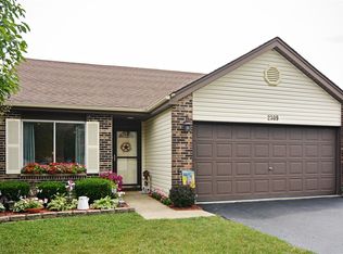 2309 Cambridge Ln, Woodridge, IL 60517