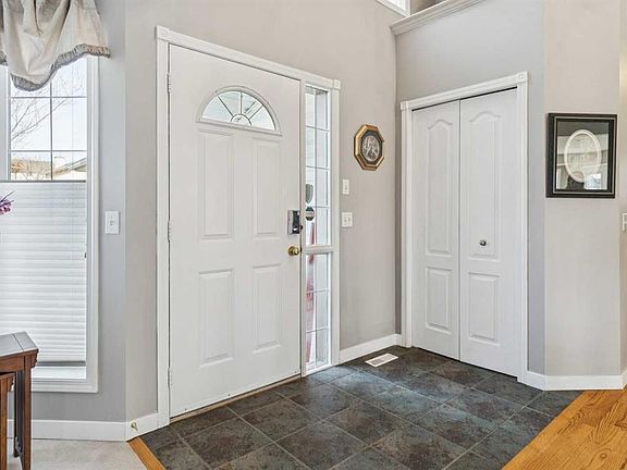 2nd image of 420 W Rocky Ridge Bay NW