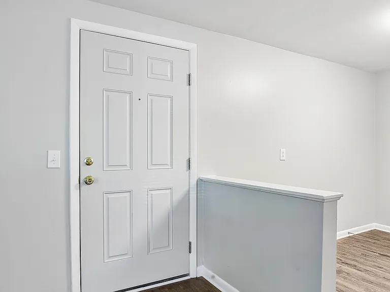 Roberts Park Apartments — Photo 16