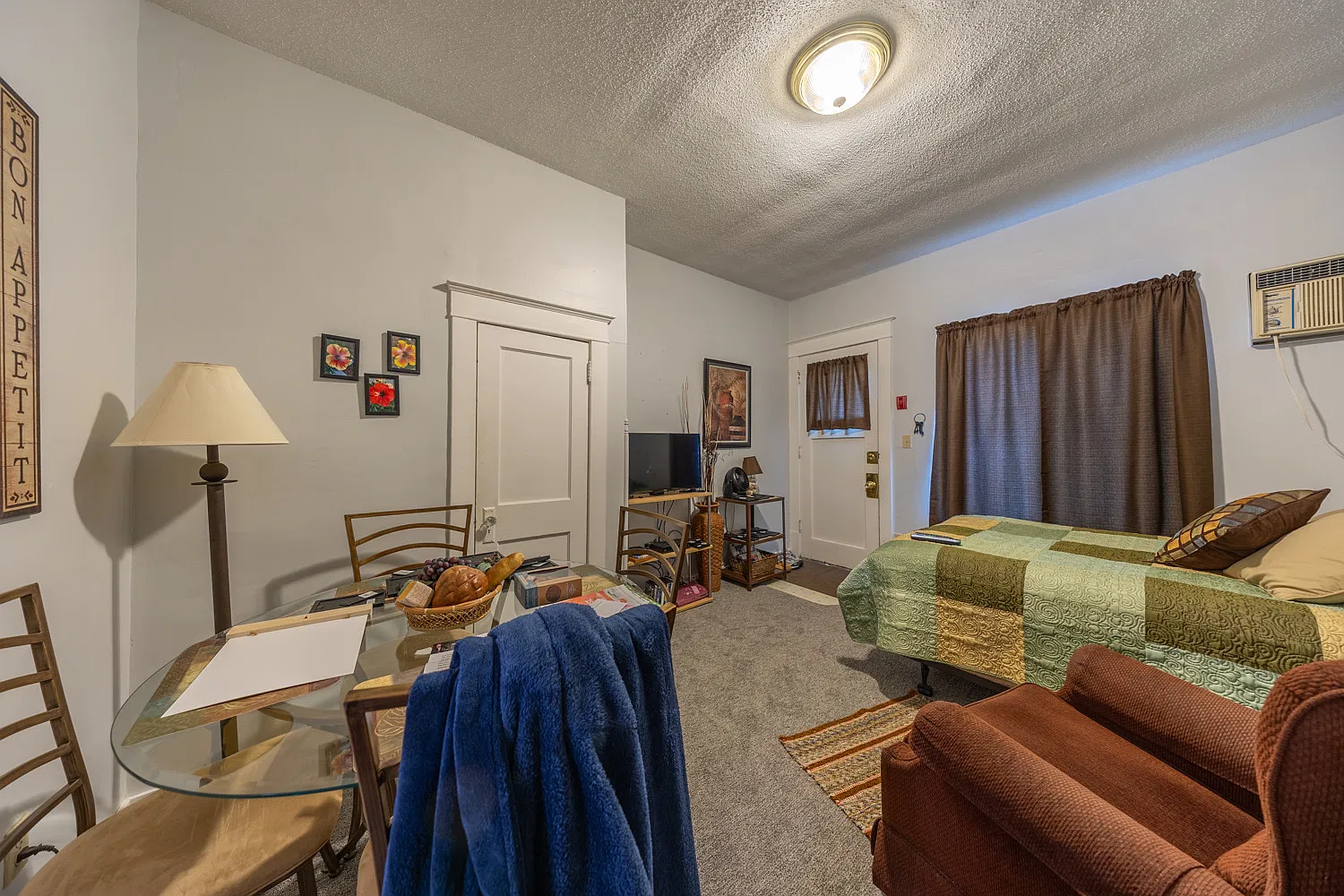 Studio, 390 sqft, $890 — Photo 2