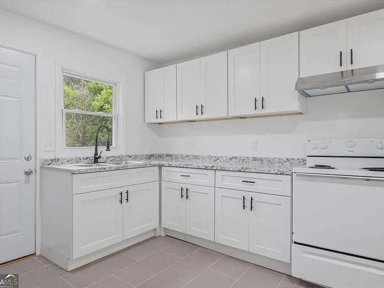 608 N College Dr #3 — Photo 12