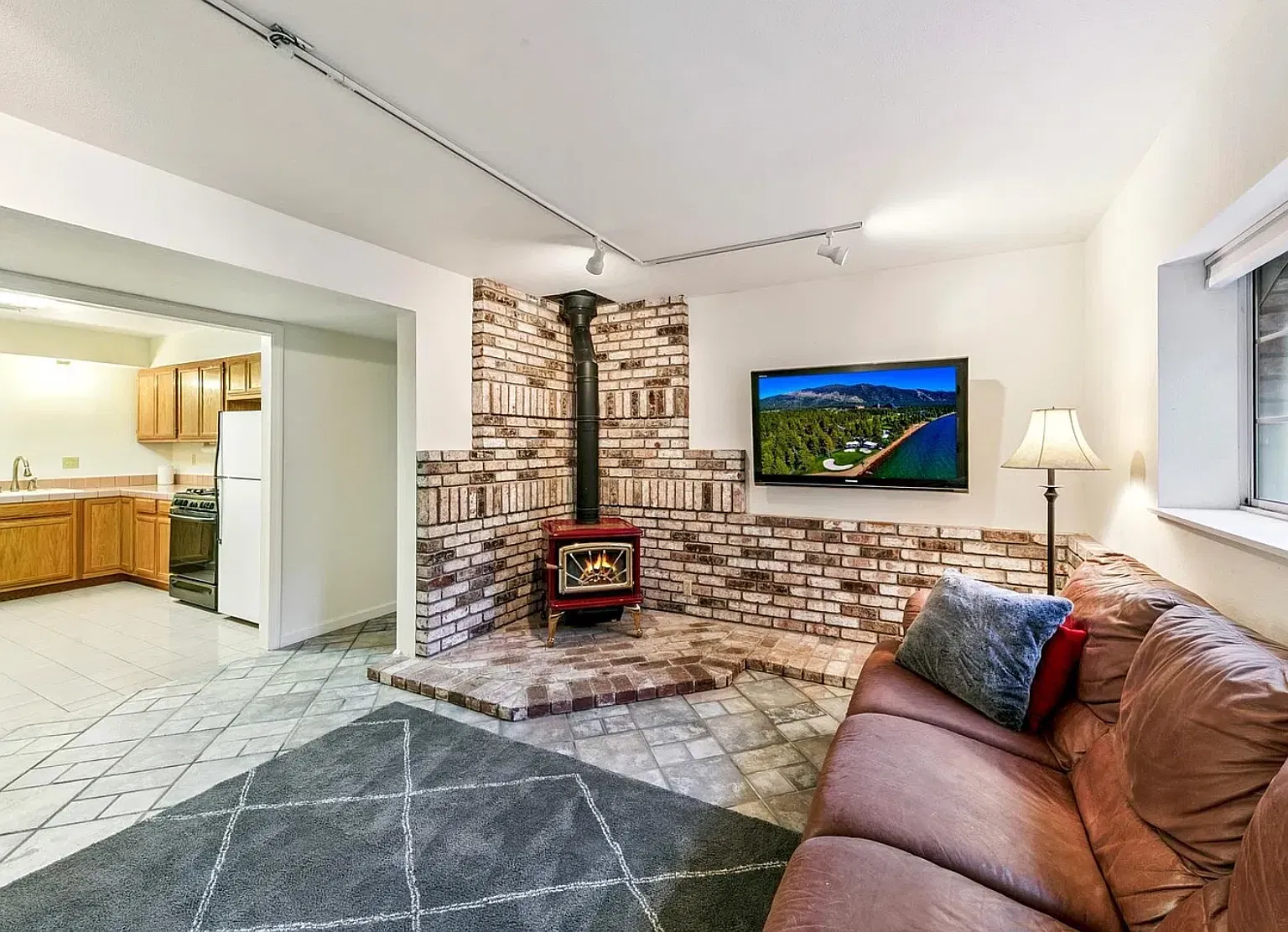 2 bed, $3,350 — Photo 3