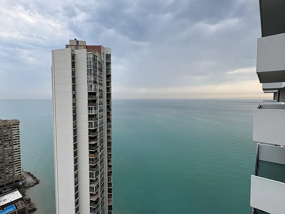 6033 N Sheridan Rd #35H
