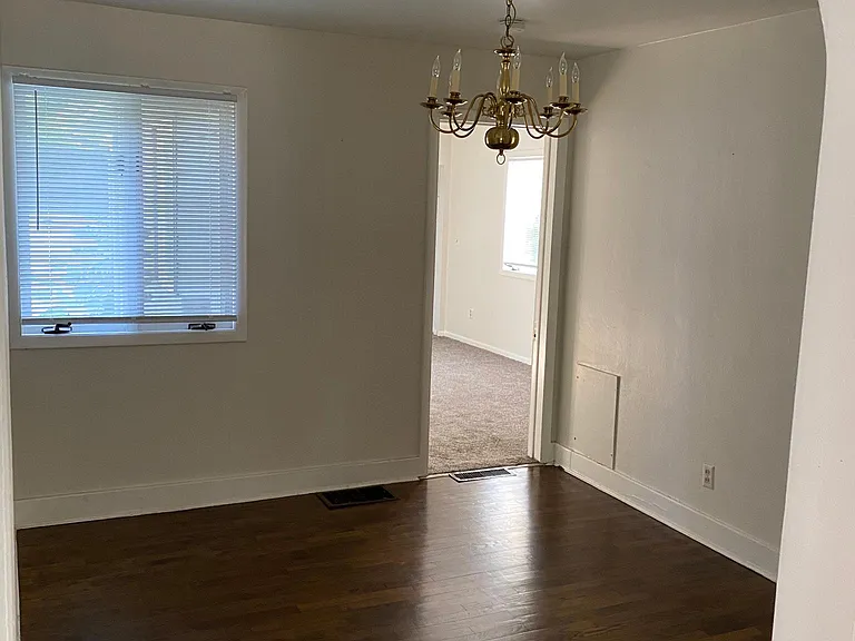 1413 E North St — Photo 11