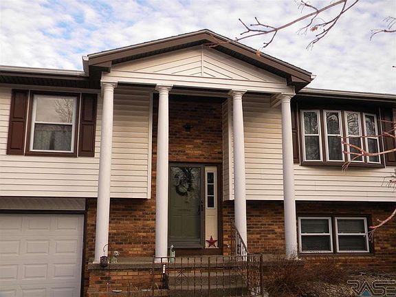 4th image of 914 N Maplewood Dr
