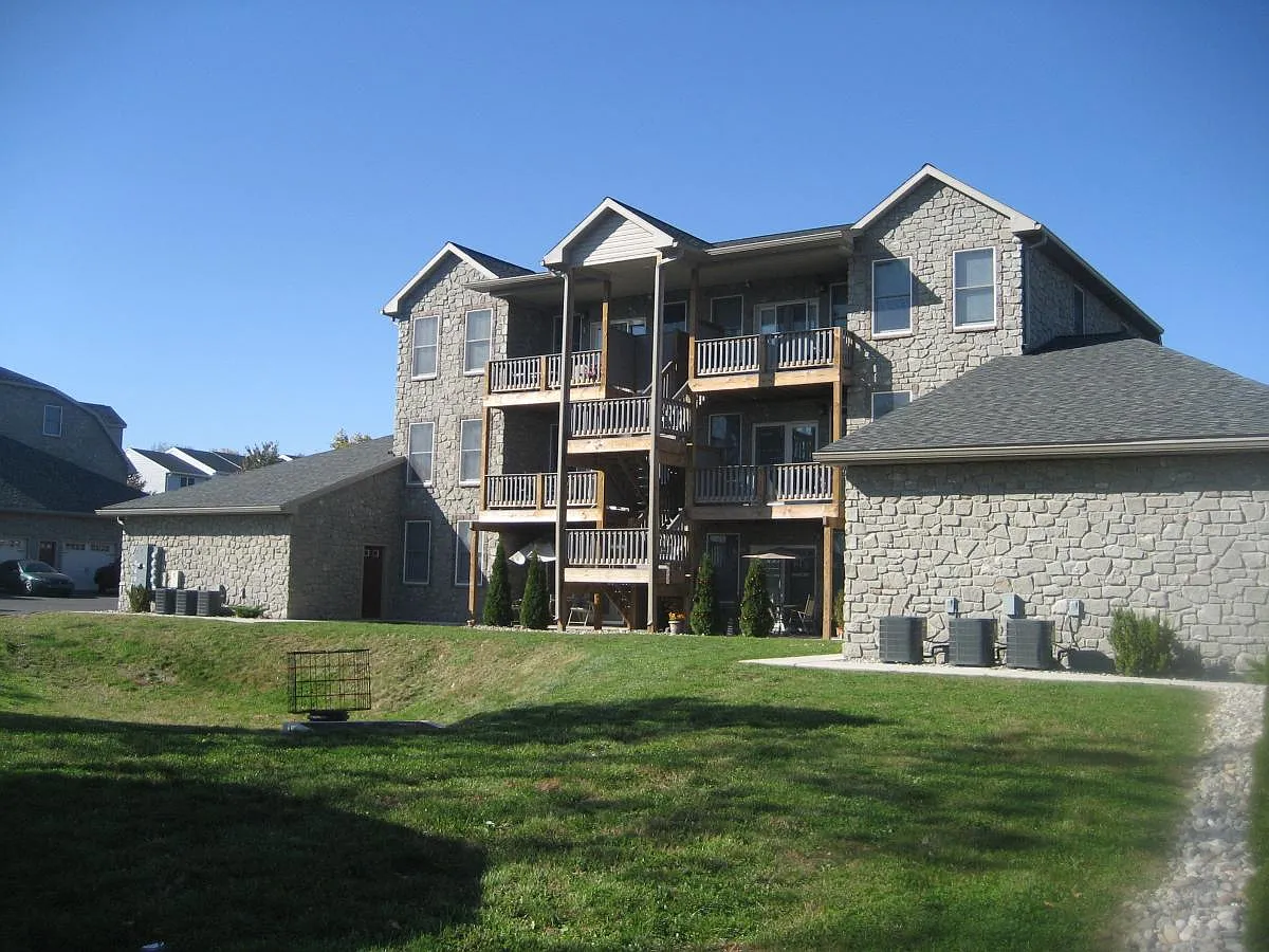 2 bed, 1200 sqft, $1,795 — Photo 2