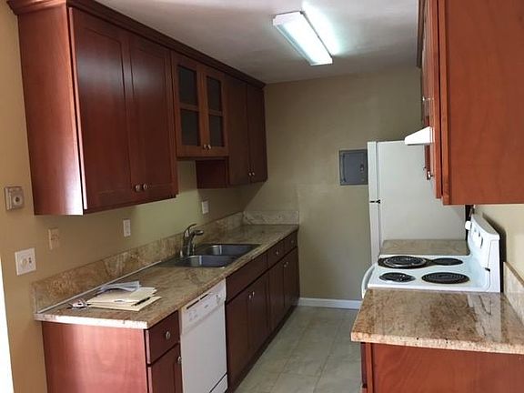 3rd image of 791 N Fair Oaks Ave APT 4