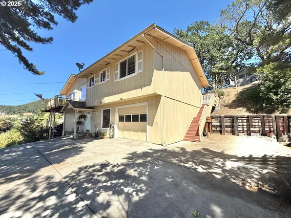 2071 NW Motah St, Roseburg, OR 97471