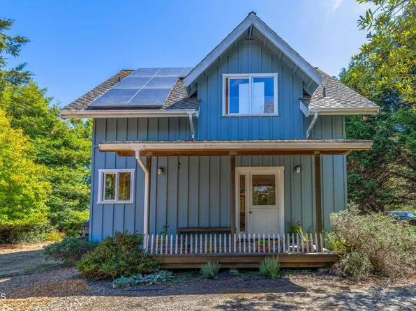 20451 Acorn Dr, Fort Bragg, CA 95437
