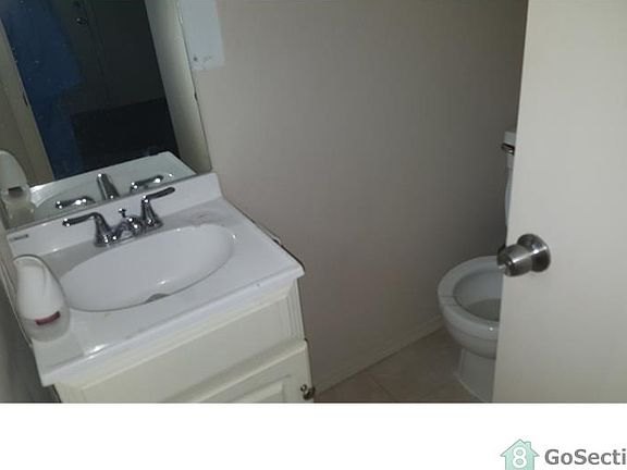 2nd image of 1425 NE Grand Blvd