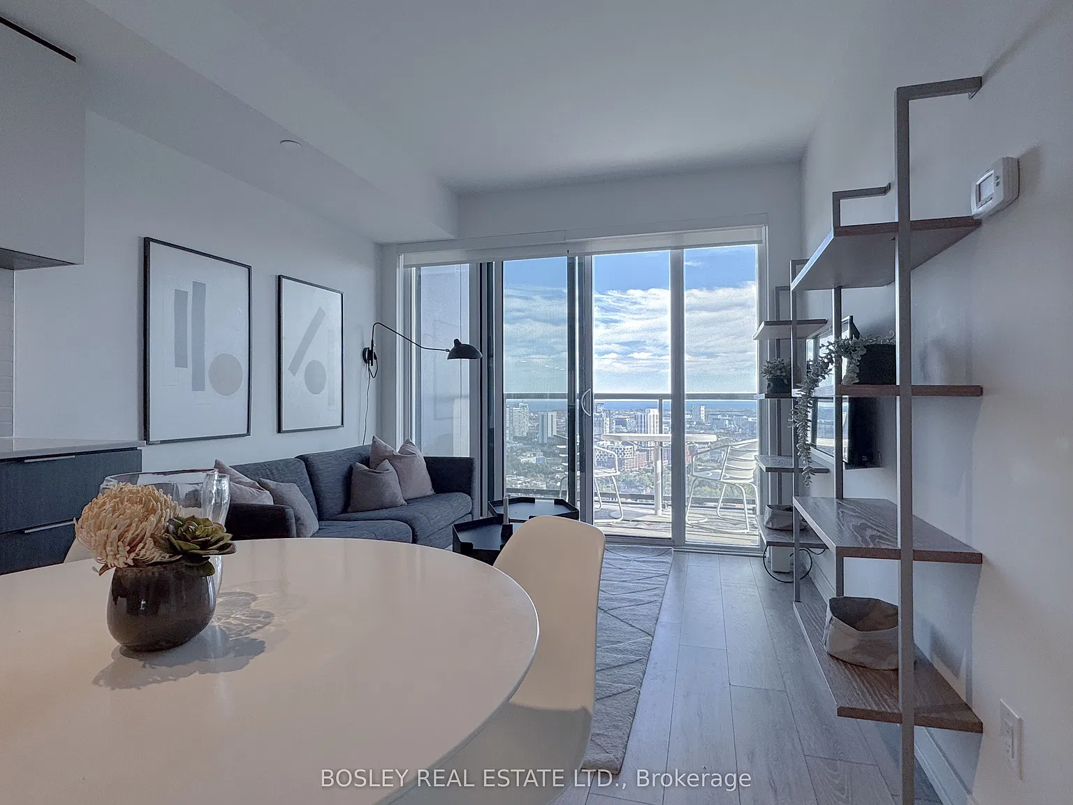 159SW Condominium — Photo 2
