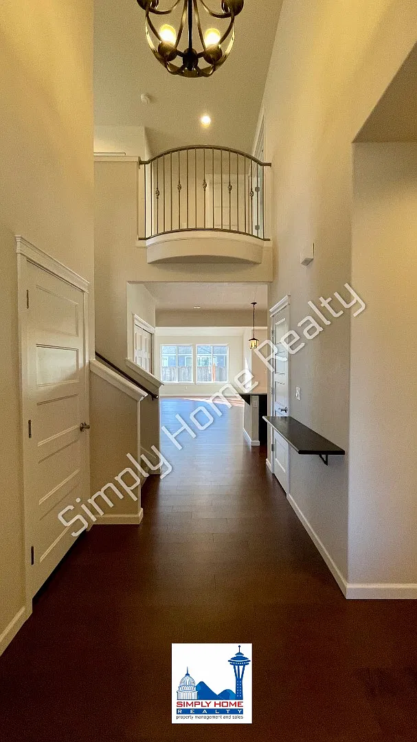 Stunning 3-Bedroom Home with 3 Bathrooms, Dedicated Office & Spacious Bonus Room! — Photo 2
