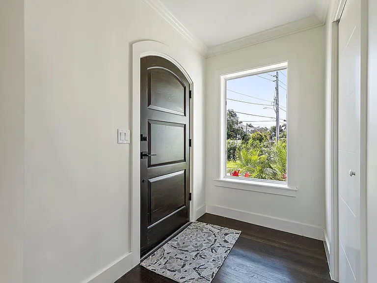 4015 Washington Rd — Photo 4