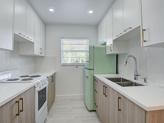 3rd image of 502 N H Street #1-4