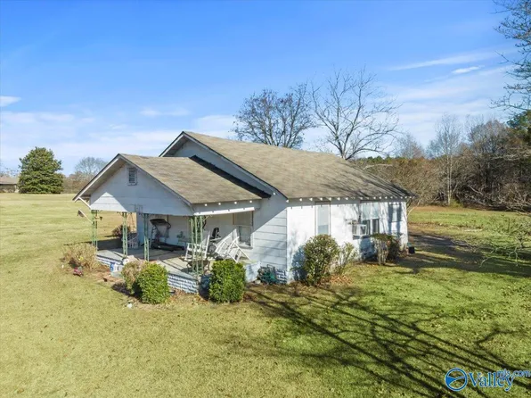439 Rabbit Town Rd, Albertville, AL 35950