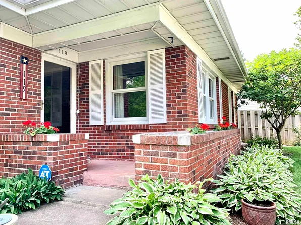 119 Fairview Ter, Jacksonville, IL 62650