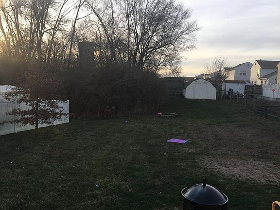5th image of 937 Brookwood Dr