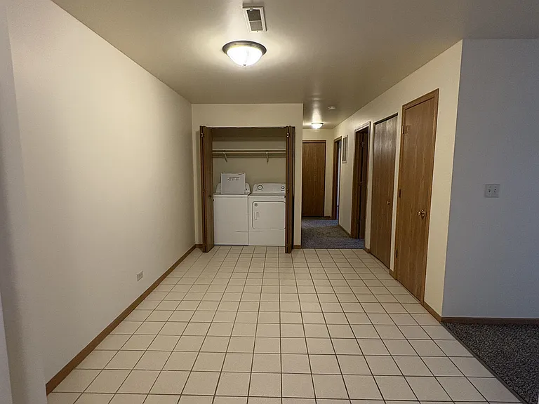 Maple Leaf Apartments — Photo 22