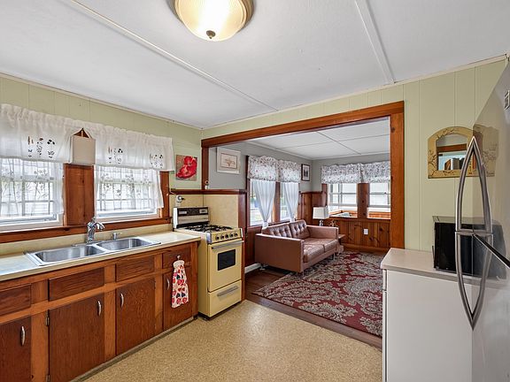 3rd image of 24 Broadmarsh Ave