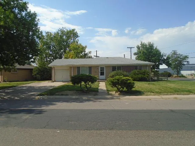 3285 Revere St — Photo 1