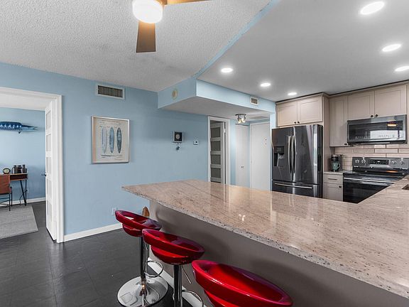 4th image of 1800 N Andrews Avenue #5B