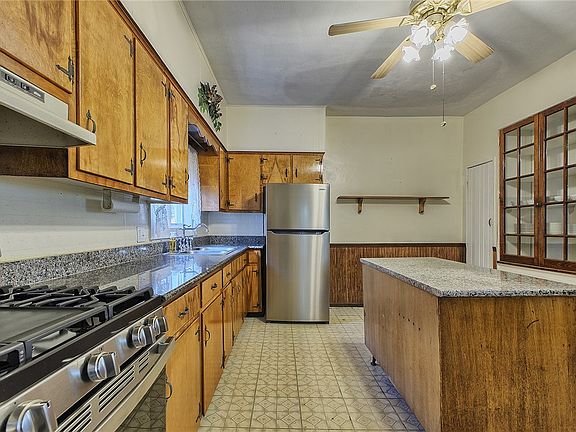 4th image of 316 Center Ave