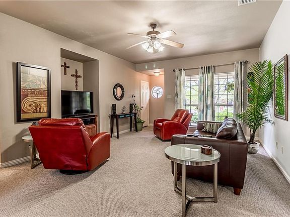 4th image of 1308 Bradley Ct