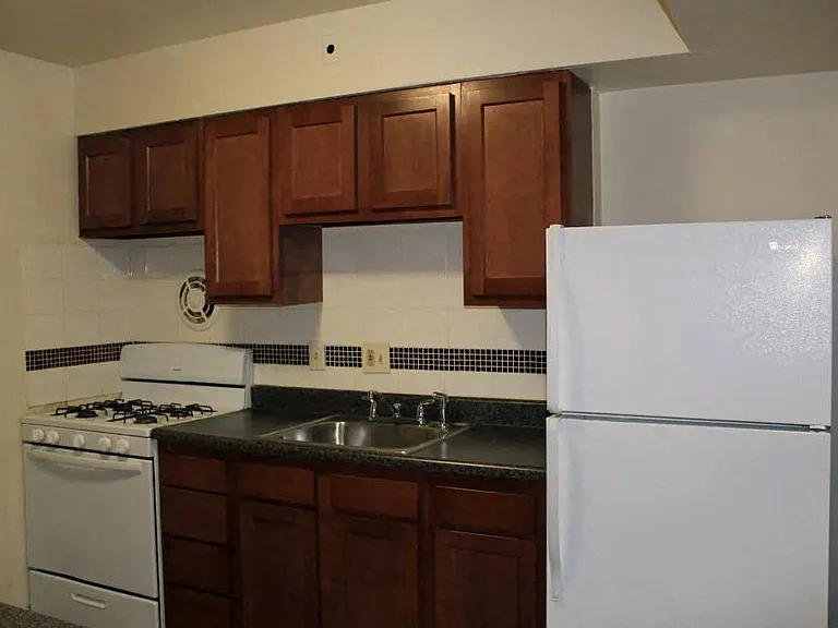 Eden Rock Apartments — Photo 12