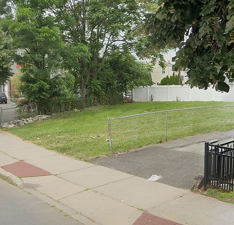 2nd image of 107 Roosevelt Ave