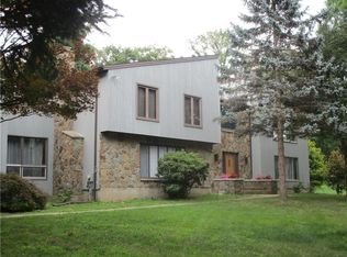 17 Drewbarrie Ln, Easton, CT 06612