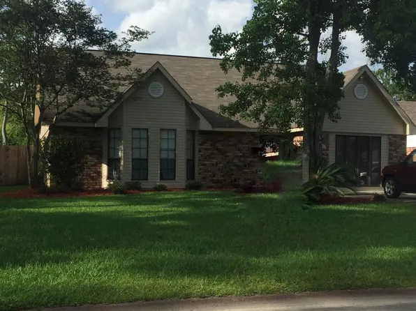 802 Huntwyck Cir, Slidell, LA 70460
