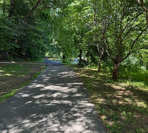 2nd image of 916 Woodward Ln