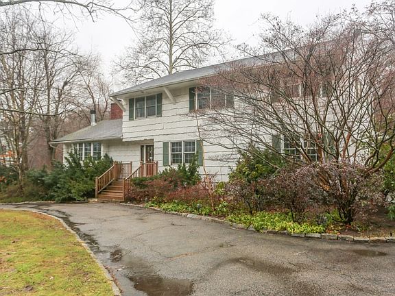 4th image of 10 Pinehurst Dr