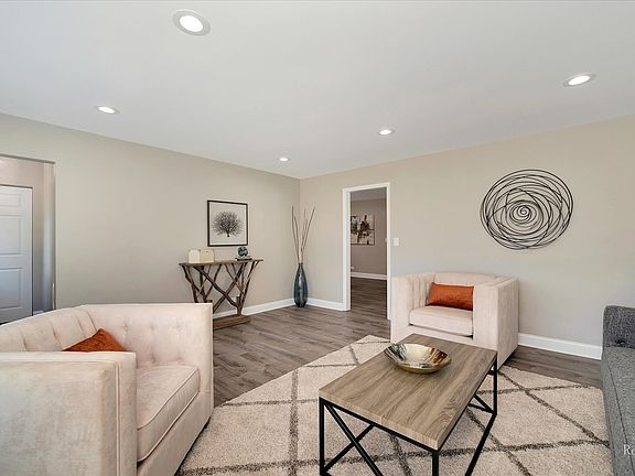 Living Room views to your Dining area