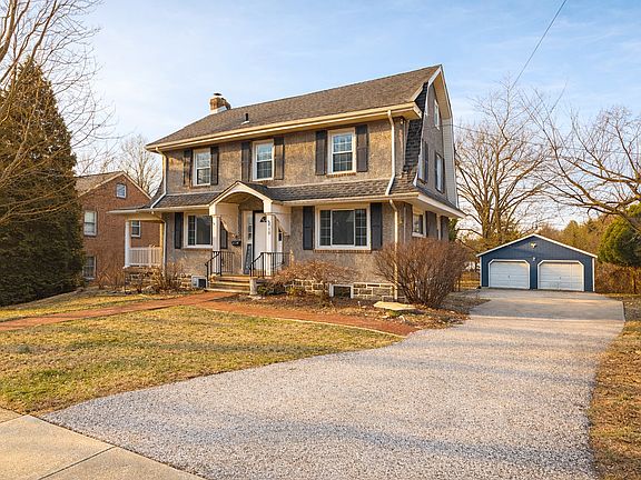 House with View of two car garage