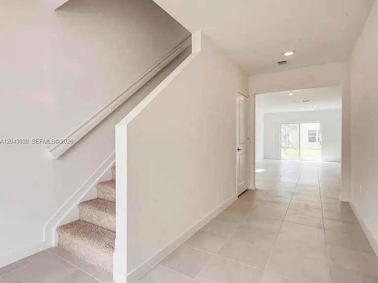 421 NE 6th Ct — Photo 9