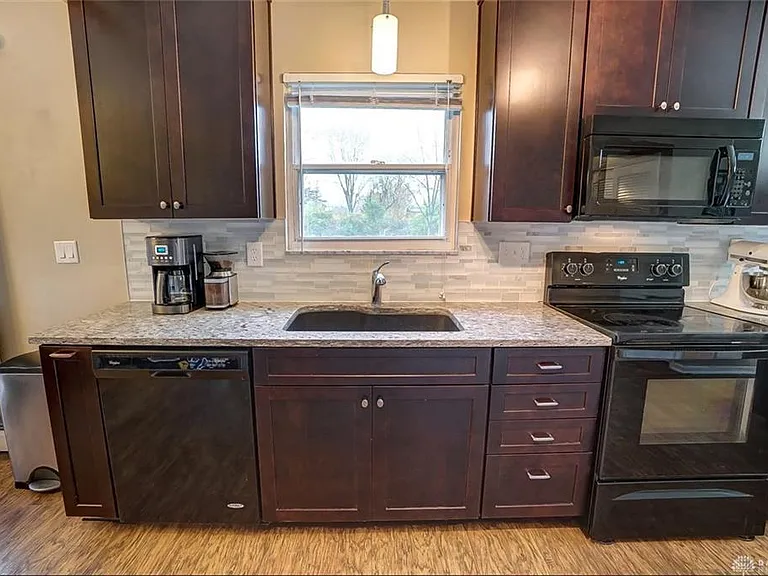 2108 N Fairfield Rd — Photo 10