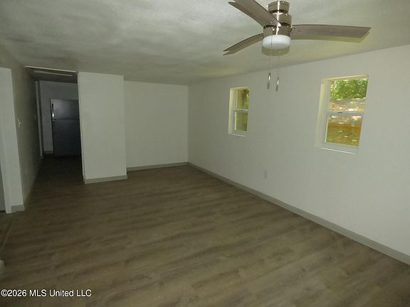 4th image of 203 Peters St