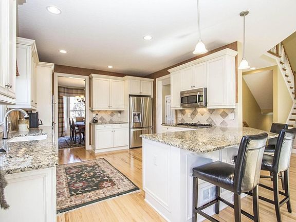 3rd image of 5468 Lynbrook Ln