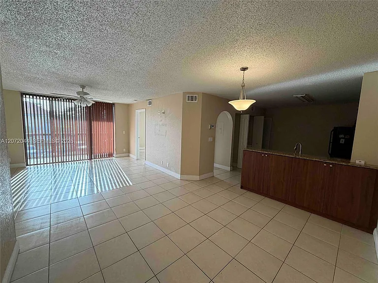 5701 Riverside Dr #204B6 — Photo 9