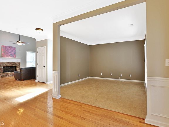 4th image of 34 Lake Forest Dr