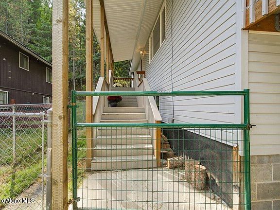 3rd image of 2006 Boundary Loop
