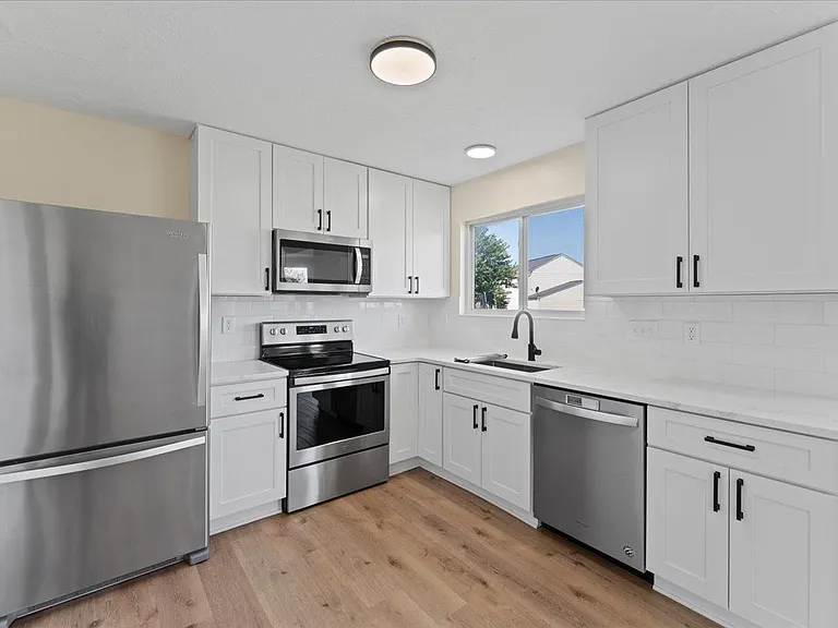 2127 Algiers St — Photo 2