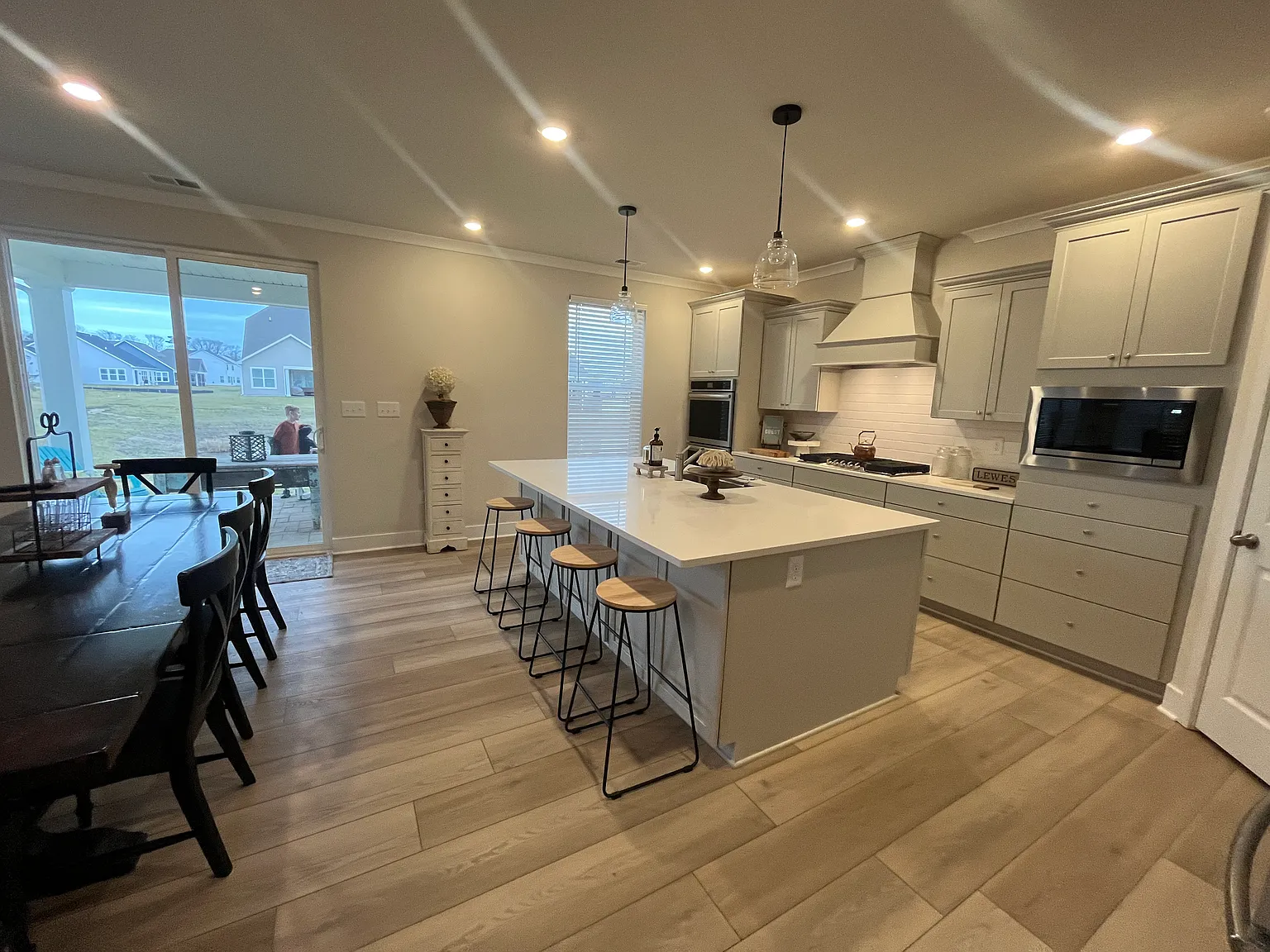 3 bed, 2.5 bath, 2200 sqft, $2,900 — Photo 3