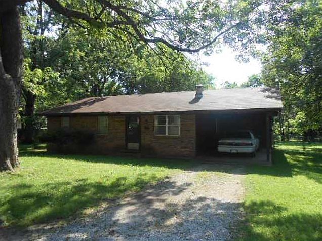 1st image of 319 SW D St